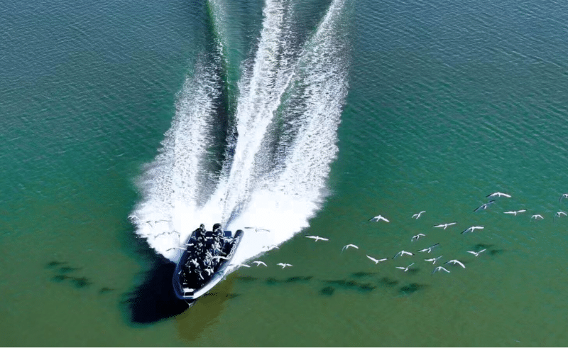 The ExploMar WAVE 300 electric outboard system on 9m boat in Wuhan East Lake