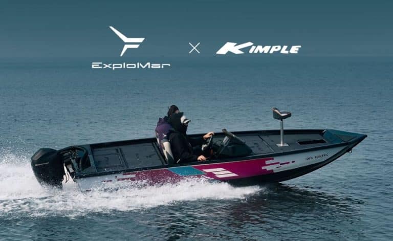 E498 Electric Bass Boat Driving