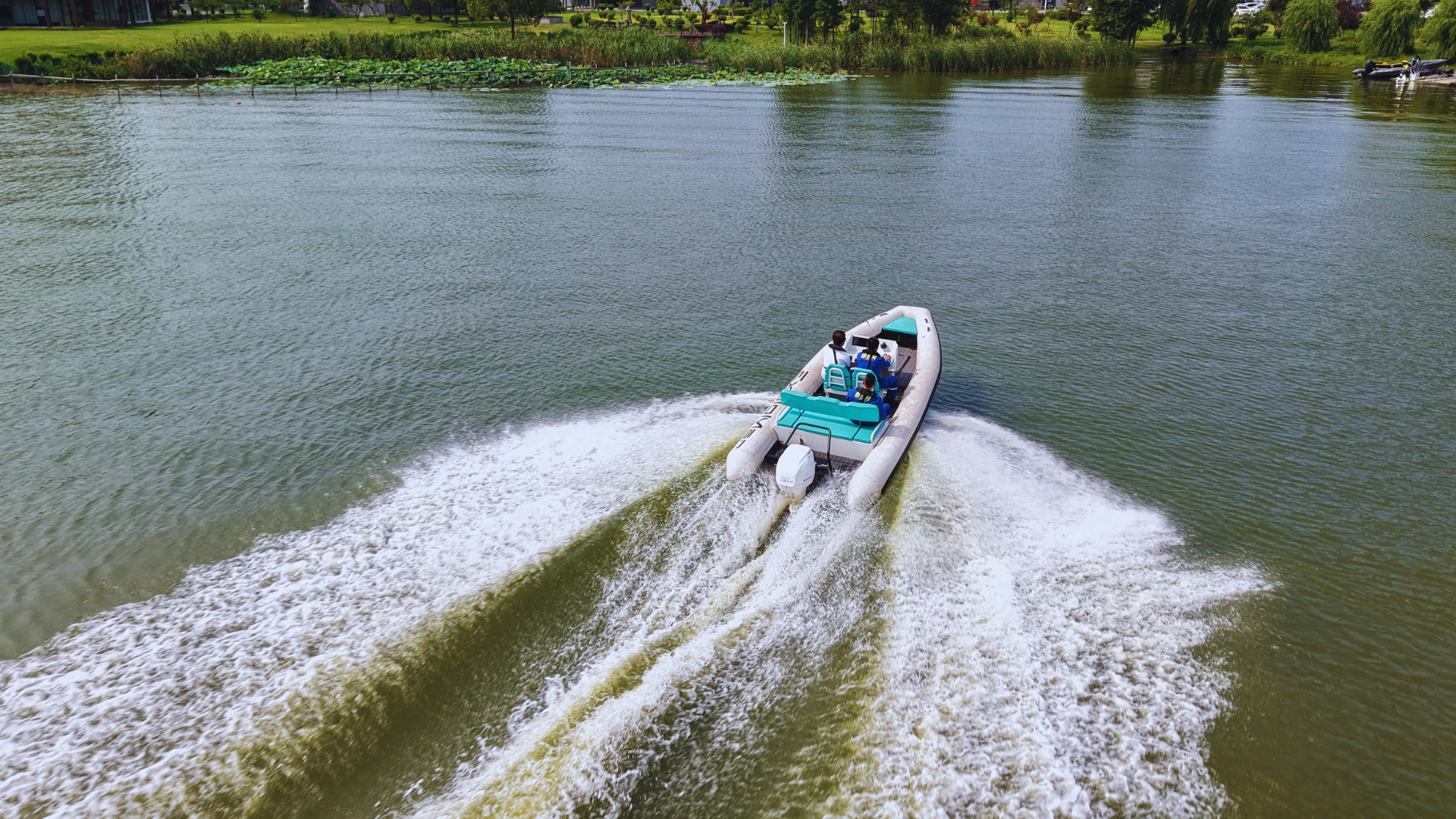 Electric boat from explomar